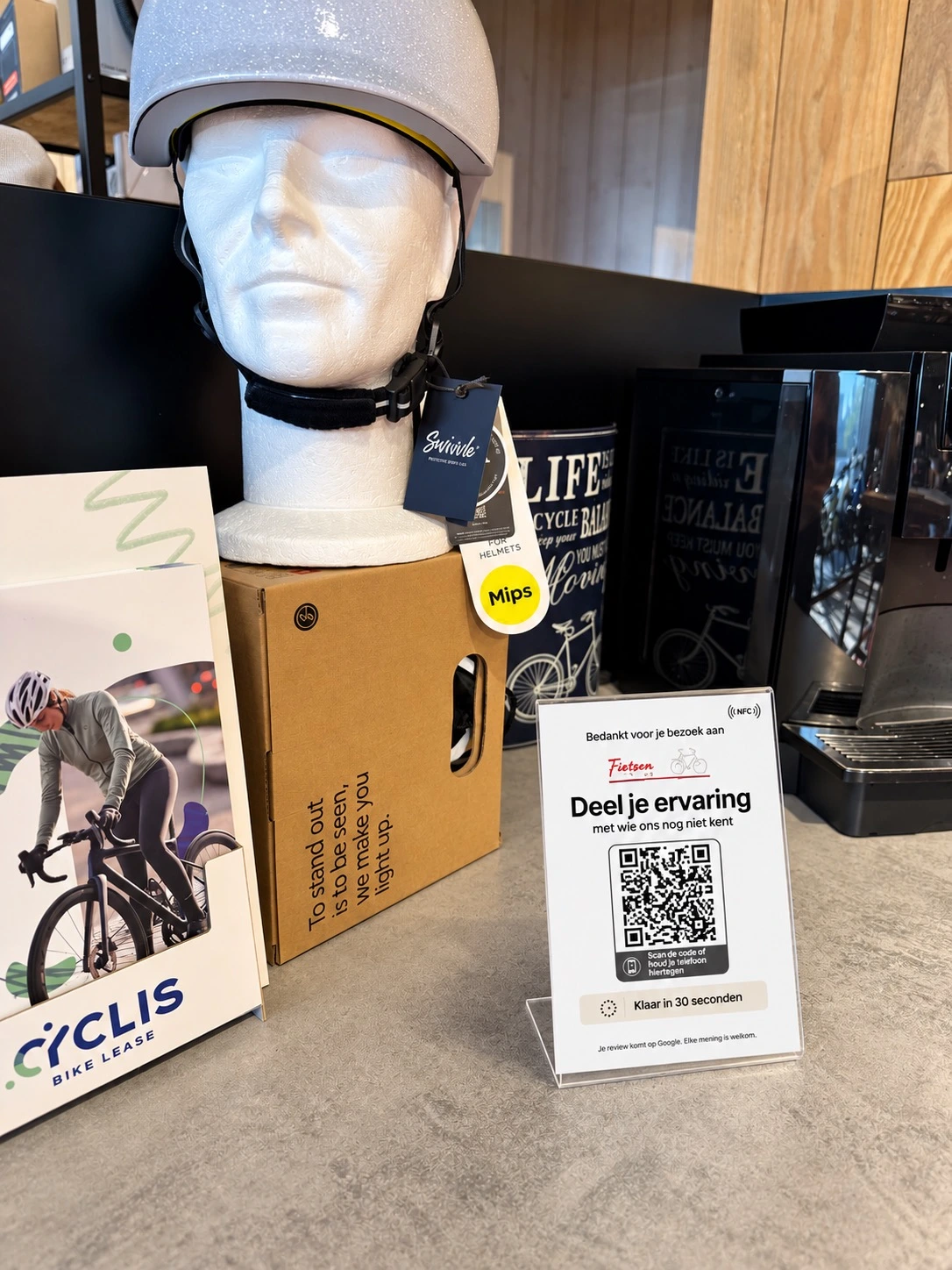 Sterrenwacht-display op de toonbank van Fietsen Fieles